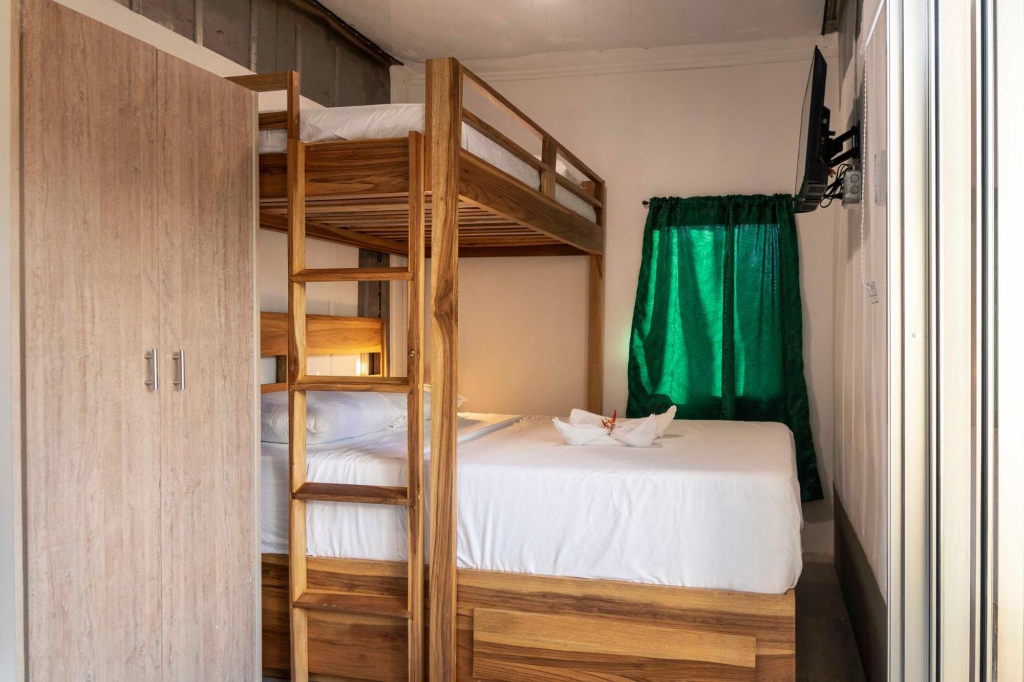 Emi'S Place Container Living Uvita Ngoại thất bức ảnh
